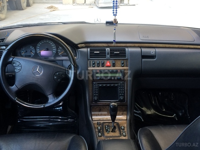 Mercedes E 320 2001, 161,000 km - 3.2 l - Bakı