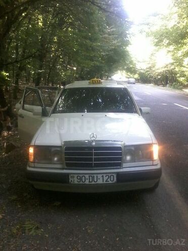 Mercedes E 200 1992, 50,000 km - 2.0 l - Bakı
