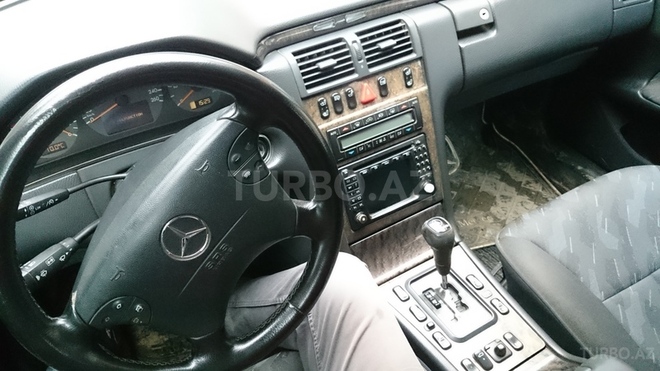 Mercedes E 320 2000, 276,006 km - 3.2 l - Masallı