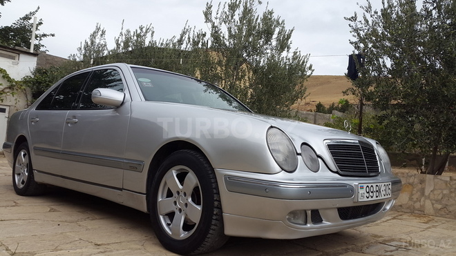 Mercedes E 220 2001, 295,000 km - 2.2 l - Bakı