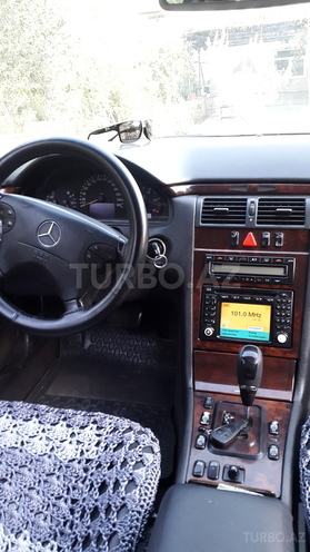 Mercedes E 220 2001, 295,000 km - 2.2 l - Bakı