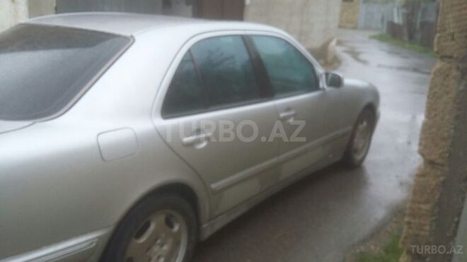 Mercedes E 270 2001, 430,000 km - 2.7 l - Sumqayıt
