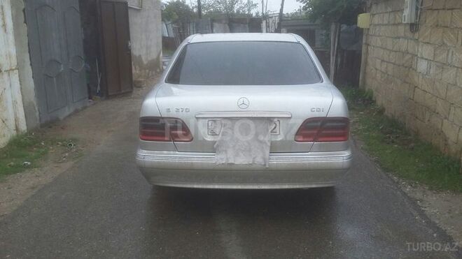 Mercedes E 270 2001, 430,000 km - 2.7 l - Sumqayıt