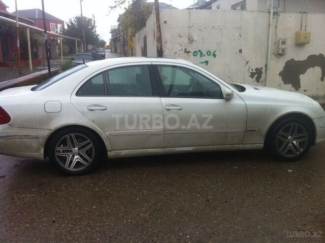 Mercedes E 220 2004, 247,320 km - 2.2 l - Xırdalan