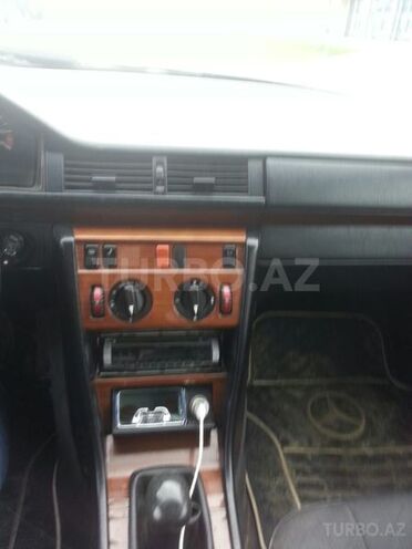 Mercedes E 220 1993, 221,354 km - 0.2 l - Bakı