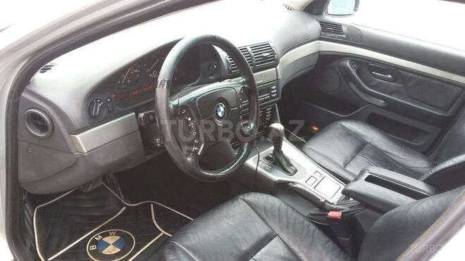 BMW 525 2002, 195,000 km - 2.5 l - Quba