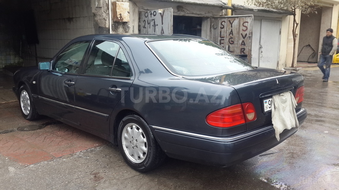 Mercedes E 240 1996, 341,600 km - 2.3 л - Bakı