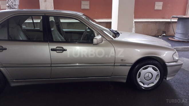 Mercedes C 220 1999, 223,598 km - 2.2 l - Bakı