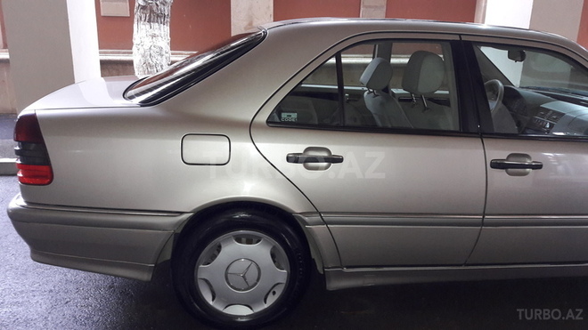 Mercedes C 220 1999, 223,598 km - 2.2 l - Bakı