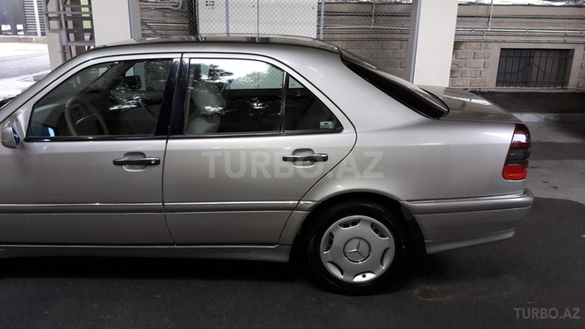Mercedes C 220 1999, 223,598 km - 2.2 l - Bakı