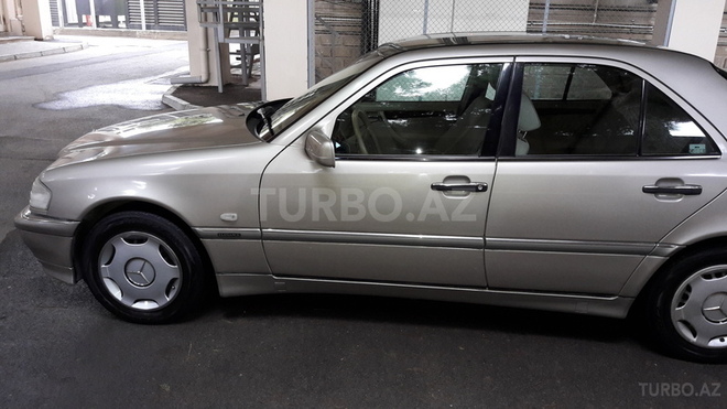 Mercedes C 220 1999, 223,598 km - 2.2 l - Bakı
