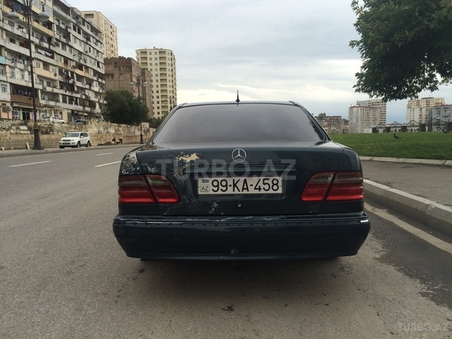 Mercedes E 220 2000, 354,500 km - 2.2 l - Bakı