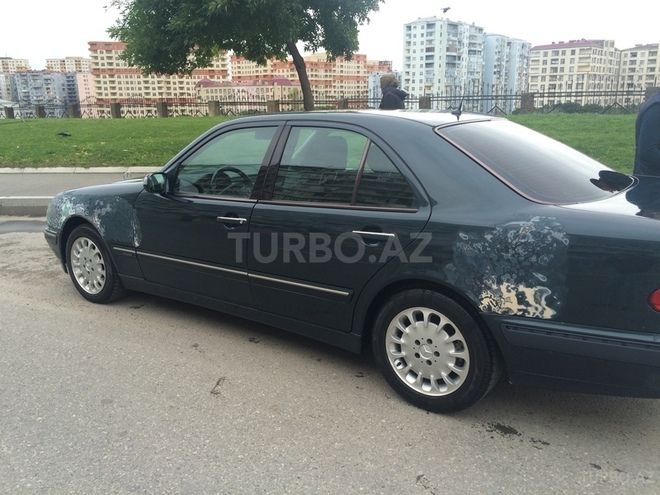 Mercedes E 220 2000, 354,500 km - 2.2 l - Bakı