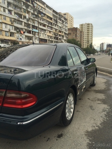 Mercedes E 220 2000, 354,500 km - 2.2 l - Bakı