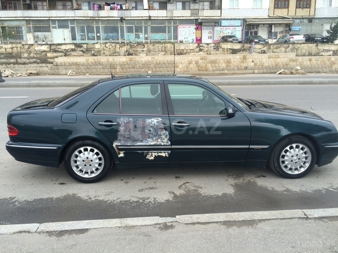Mercedes E 220 2000, 354,500 km - 2.2 l - Bakı