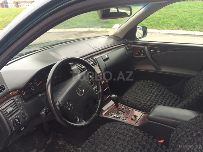 Mercedes E 220 2000, 354,500 km - 2.2 l - Bakı