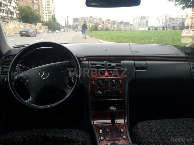 Mercedes E 220 2000, 354,500 km - 2.2 l - Bakı