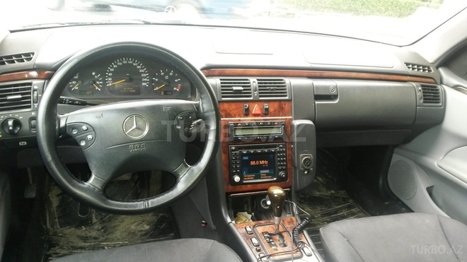 Mercedes E 320 1999, 275,000 km - 3.2 l - Sumqayıt