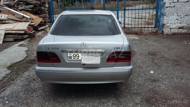 Mercedes E 270 2001, 43,000 km - 2.7 l - Sumqayıt