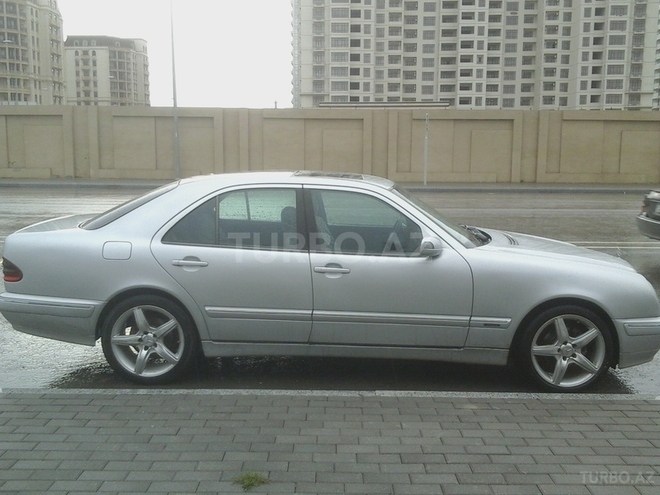 Mercedes E 220 1999, 247,000 km - 0.2 l - Bakı