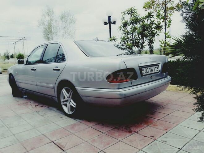 Mercedes E 220 1999, 375,000 km - 2.2 л - Yevlax