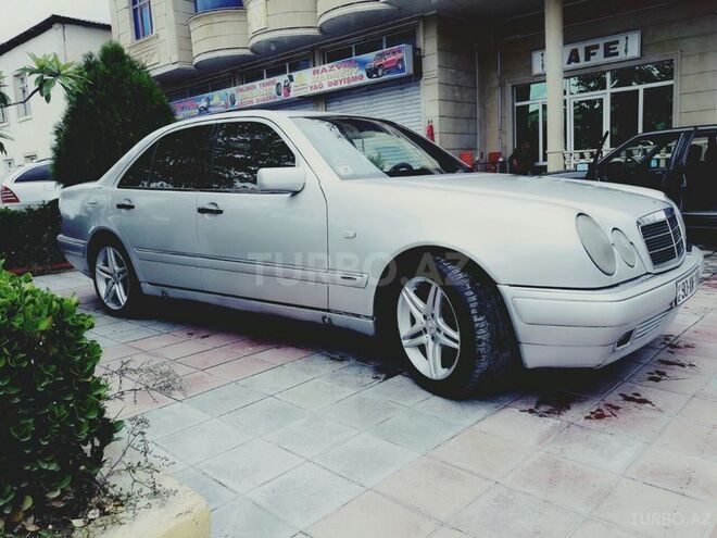 Mercedes E 220 1999, 375,000 km - 2.2 л - Yevlax
