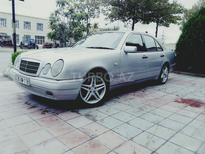 Mercedes E 220 1999, 375,000 km - 2.2 л - Yevlax