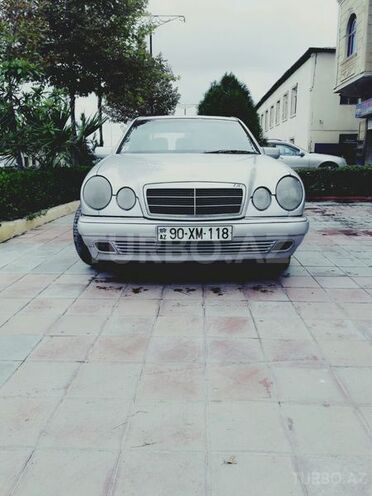 Mercedes E 220 1999, 375,000 km - 2.2 л - Yevlax