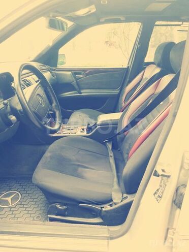 Mercedes E 220 1999, 375,000 km - 2.2 л - Yevlax