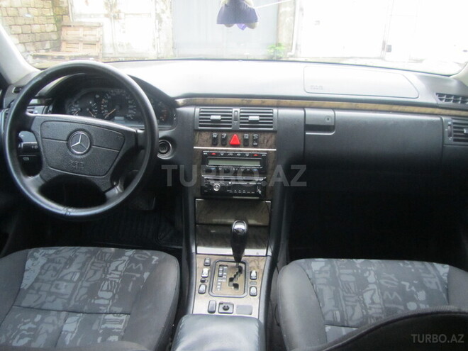 Mercedes E 220 1998, 344,500 km - 2.2 l - Bakı