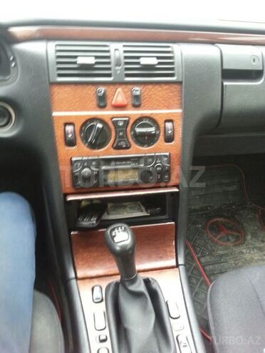 Mercedes E 220 1998, 232,000 km - 2.2 л - Bakı