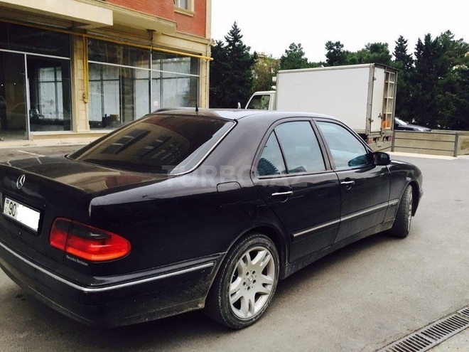 Mercedes E 240 2000, 270,000 km - 2.4 l - Bakı