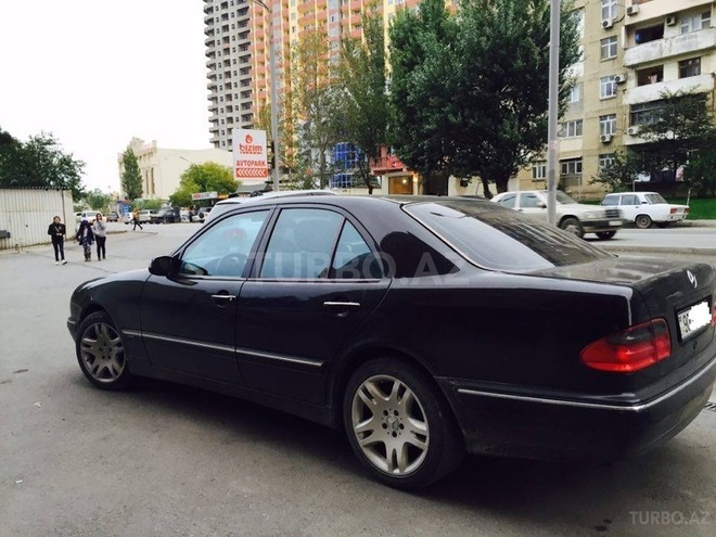 Mercedes E 240 2000, 270,000 km - 2.4 l - Bakı