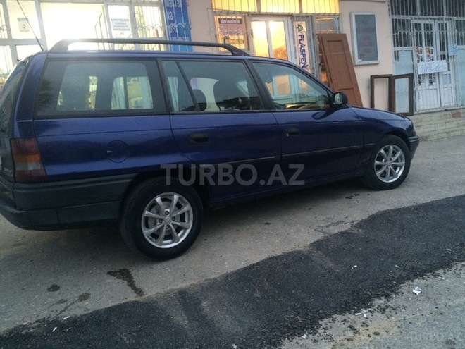 Opel Astra 1997, 150,000 km - 1.6 l - Bakı
