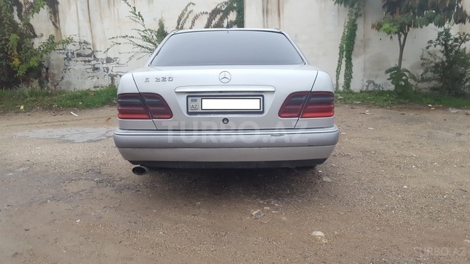 Mercedes E 220 1986, 350,000 km - 2.2 l - Bakı