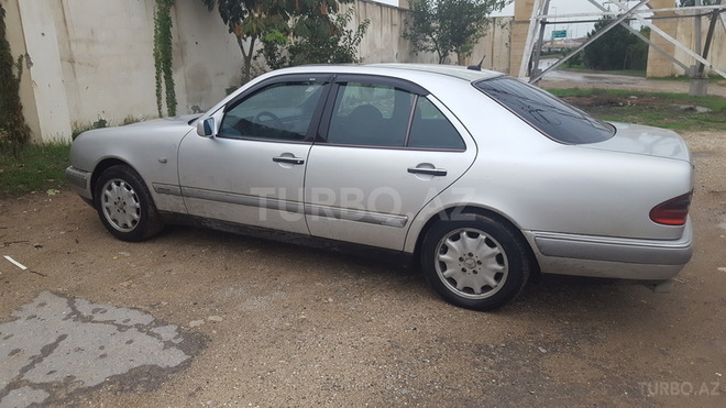Mercedes E 220 1986, 350,000 km - 2.2 l - Bakı