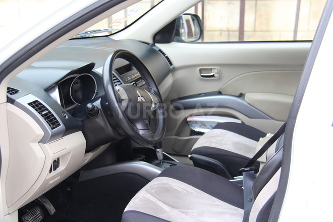 Mitsubishi Outlander 2010, 128,750 km - 2.4 l - Bakı