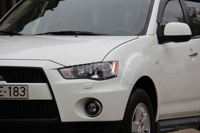 Mitsubishi Outlander 2010, 128,750 km - 2.4 l - Bakı