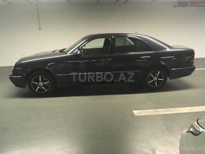 Mercedes E 220 2001, 213,000 km - 2.2 l - Bakı