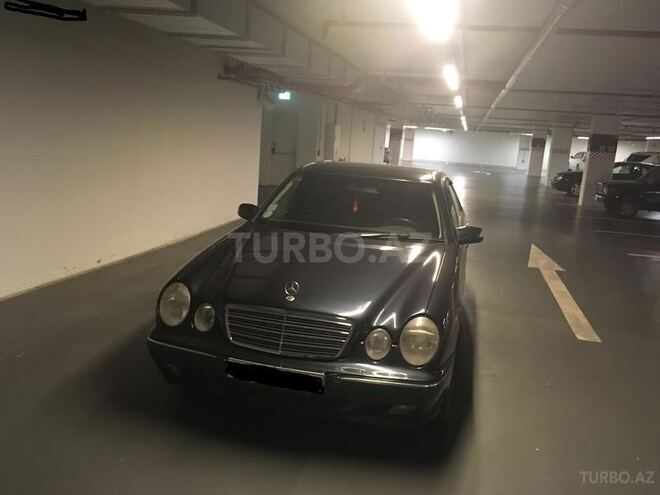 Mercedes E 220 2001, 213,000 km - 2.2 l - Bakı