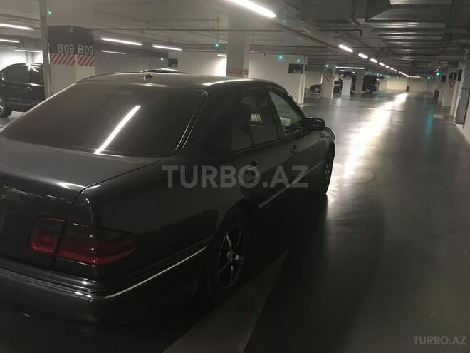 Mercedes E 220 2001, 213,000 km - 2.2 l - Bakı