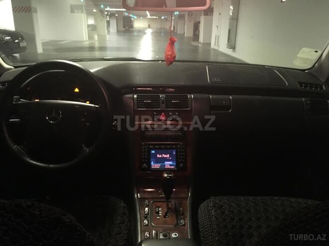 Mercedes E 220 2001, 213,000 km - 2.2 l - Bakı
