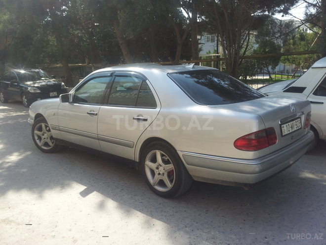 Mercedes E 240 1999, 370,000 km - 2.4 l - Bakı