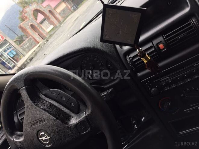 Opel Astra 1999, 25,000 km - 1.8 l - Qax