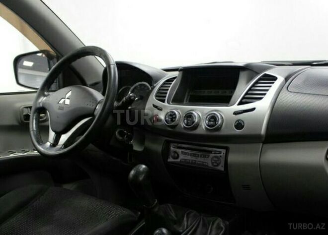 Mitsubishi L200 2011, 130,000 km - 2.5 l - Bakı