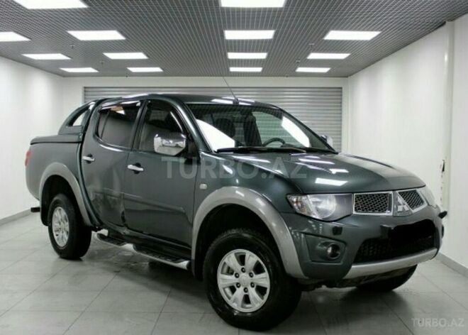 Mitsubishi L200 2011, 130,000 km - 2.5 l - Bakı