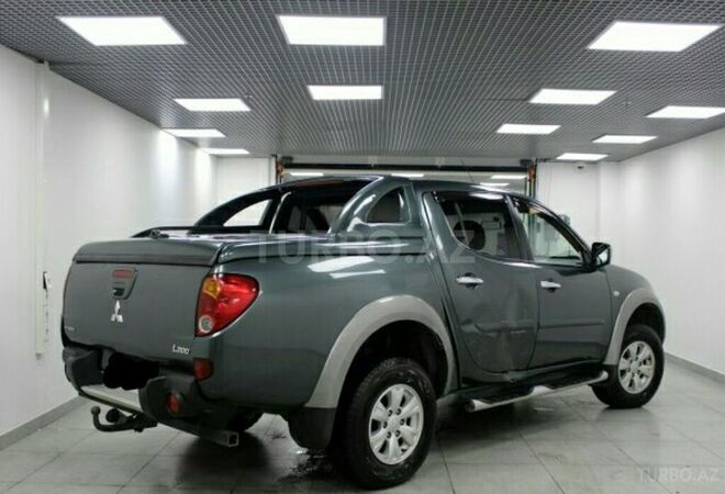 Mitsubishi L200 2011, 130,000 km - 2.5 l - Bakı