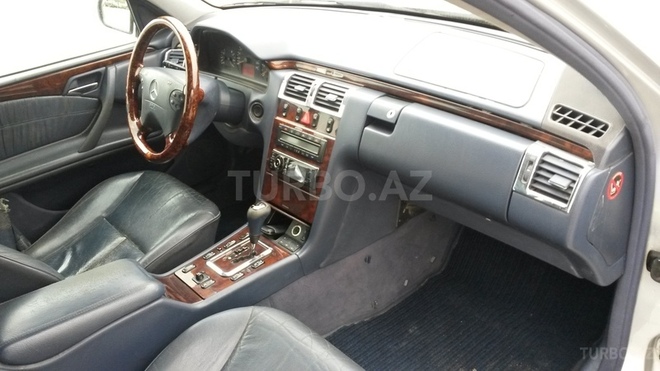 Mercedes E 220 1999, 253,785 km - 2.2 l - Sumqayıt
