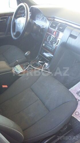 Mercedes E 220 1997, 48,000 km - 2.2 l - Bakı