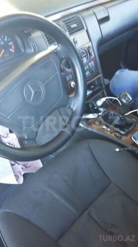 Mercedes E 220 1997, 48,000 km - 2.2 l - Bakı